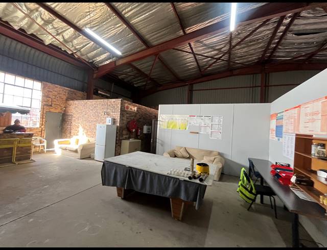 395M² WAREHOUSE TO LET IN SEBENZA